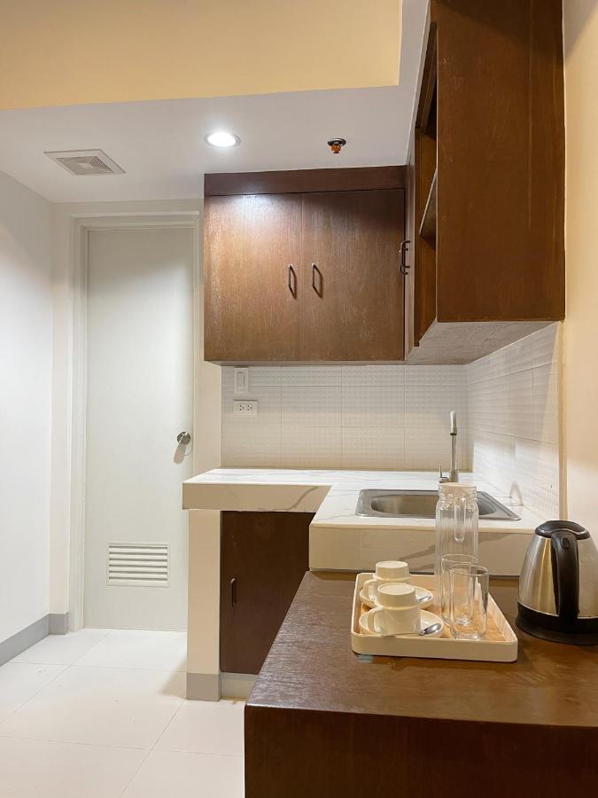 Airo Suites Makati Pasay Bagian luar foto