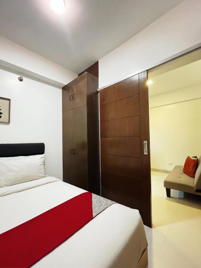 Airo Suites Makati Pasay Bagian luar foto