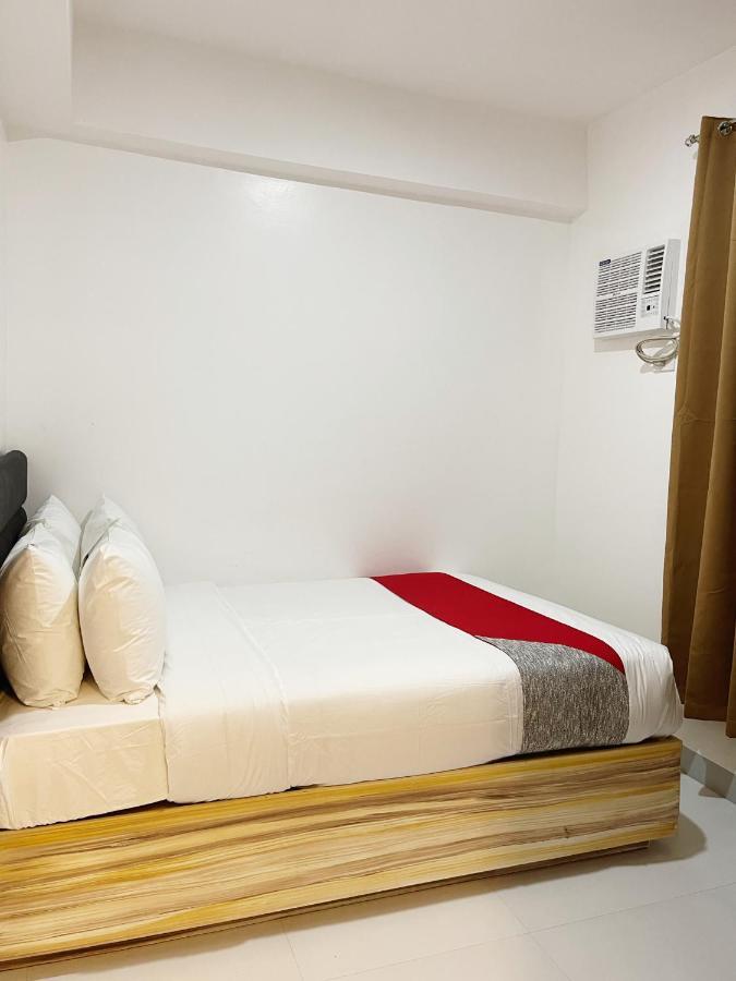 Airo Suites Makati Pasay Bagian luar foto