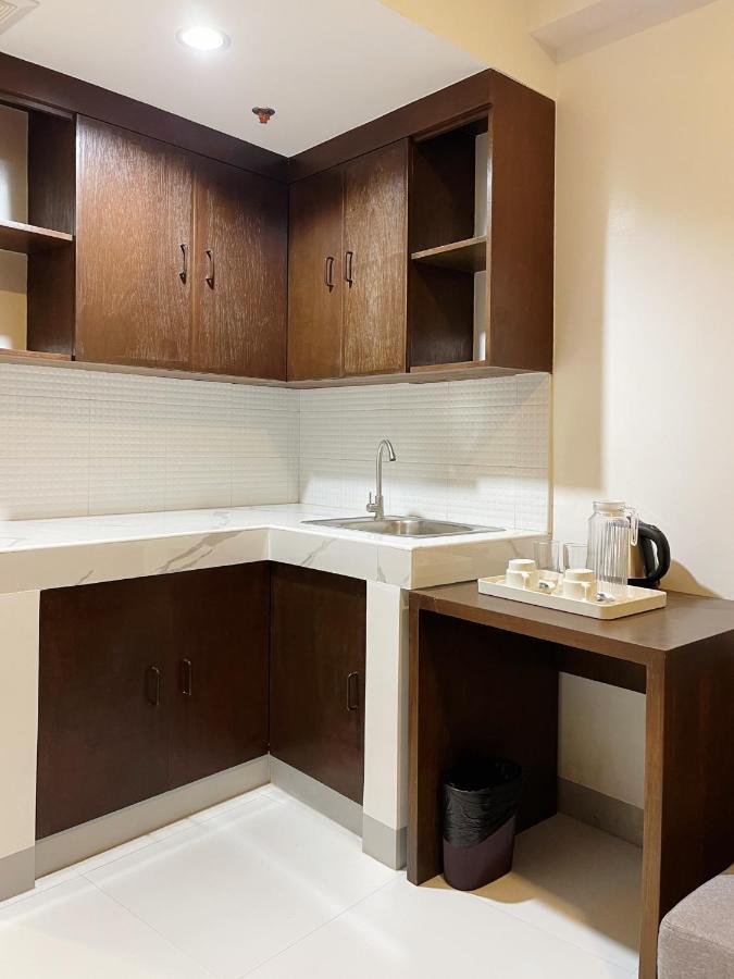 Airo Suites Makati Pasay Bagian luar foto