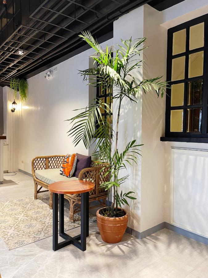 Airo Suites Makati Pasay Bagian luar foto