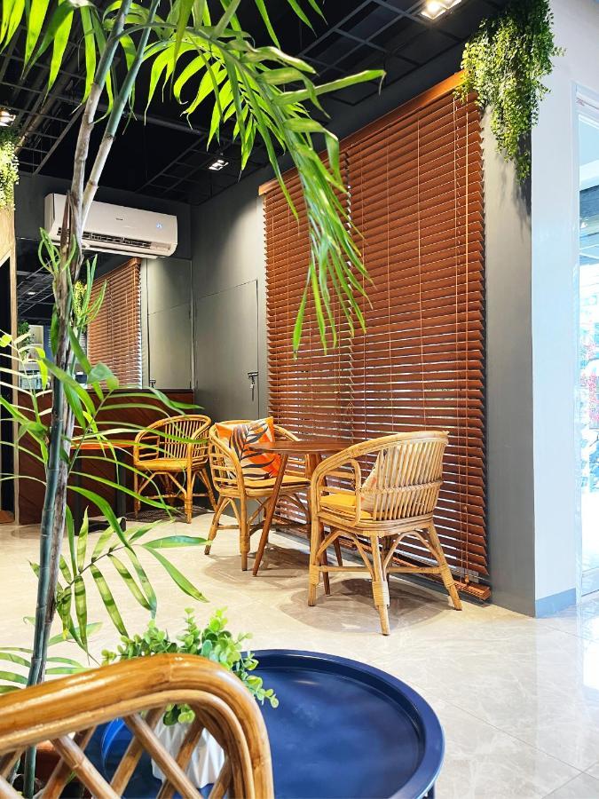 Airo Suites Makati Pasay Bagian luar foto