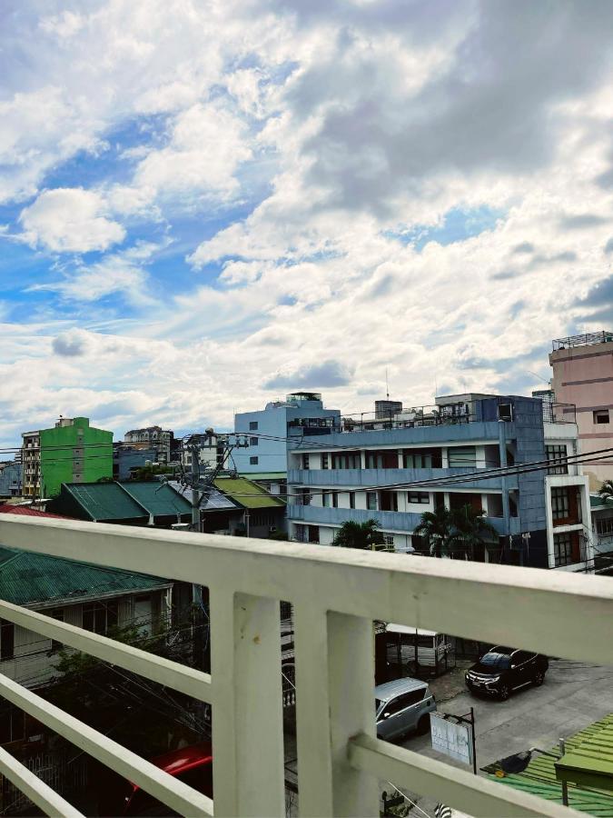 Airo Suites Makati Pasay Bagian luar foto