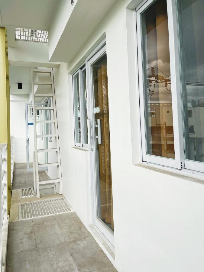 Airo Suites Makati Pasay Bagian luar foto