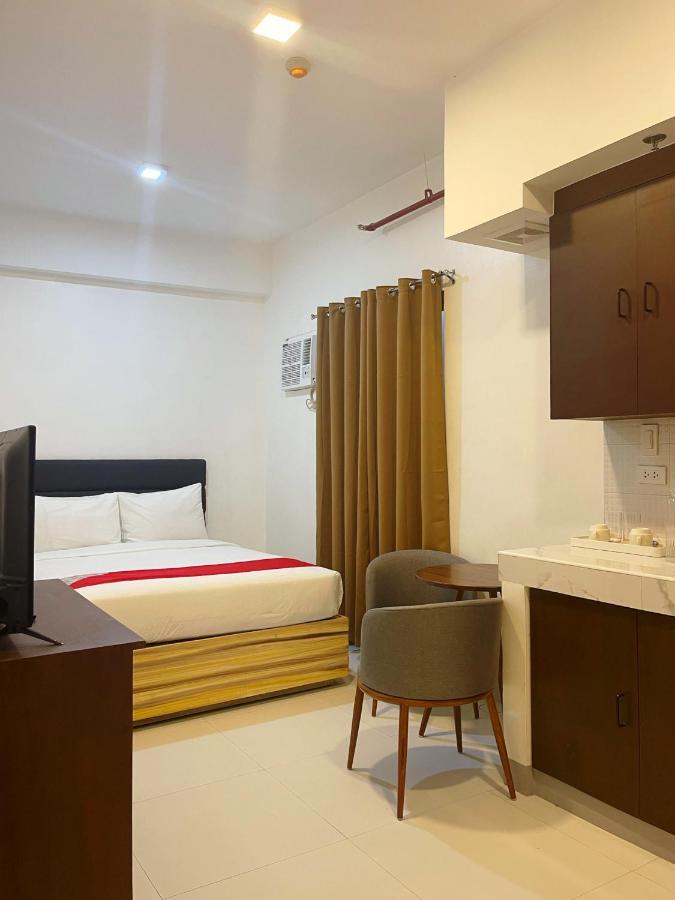 Airo Suites Makati Pasay Bagian luar foto