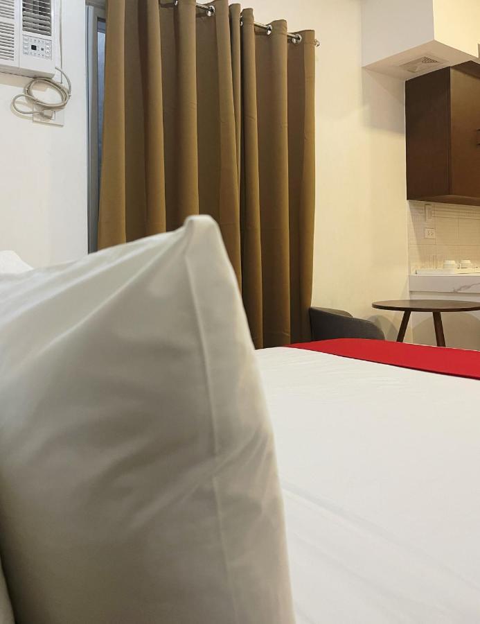 Airo Suites Makati Pasay Bagian luar foto