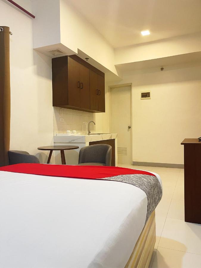 Airo Suites Makati Pasay Bagian luar foto