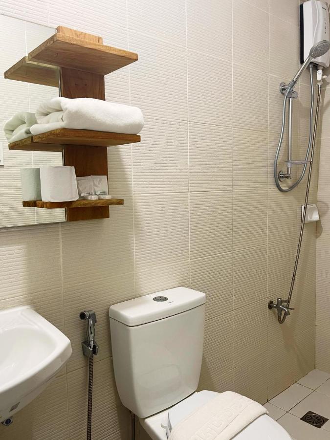 Airo Suites Makati Pasay Bagian luar foto