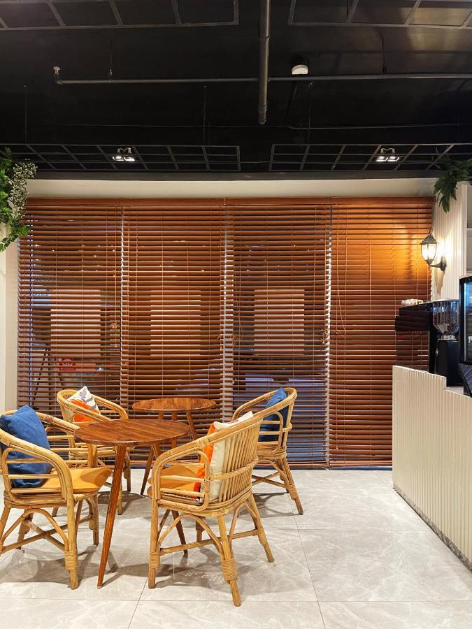 Airo Suites Makati Pasay Bagian luar foto